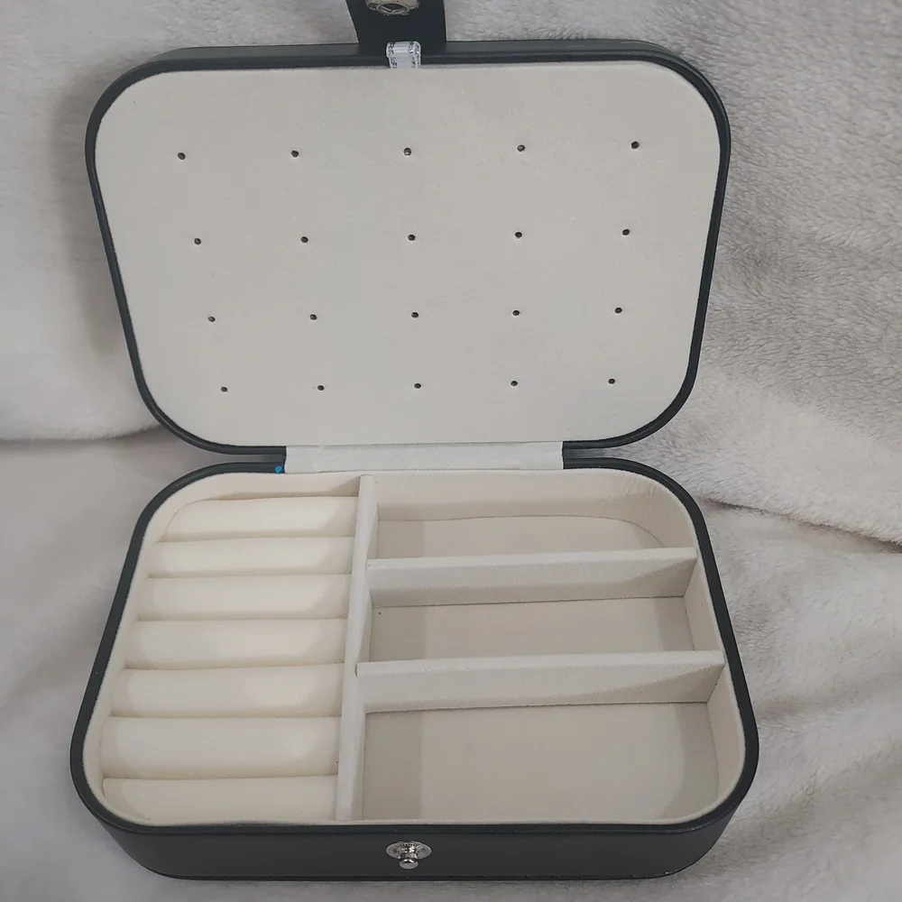 Source Unknown Black and Cream Jewelry Organizer